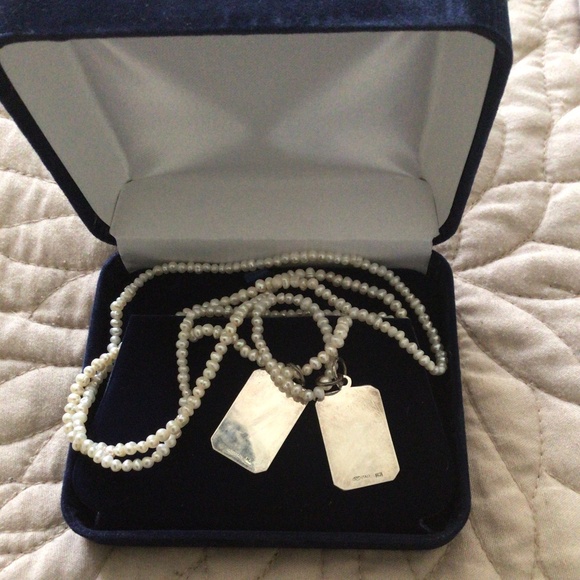 Freshwater pearls with dual silver pendants. - Picture 1 of 7